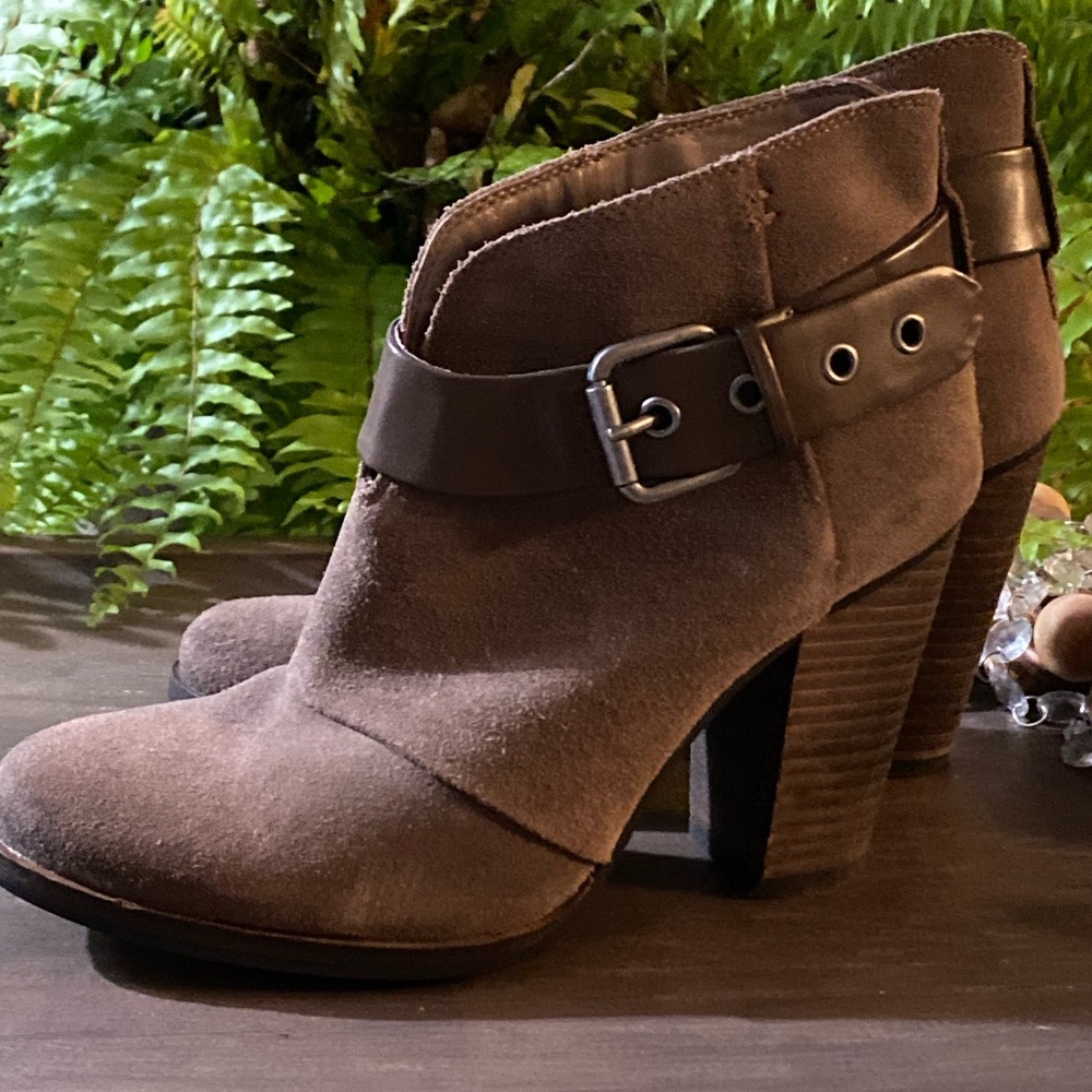 BCBG Paris Gorgeous🔥 Taupe Heeled Boots with Strap